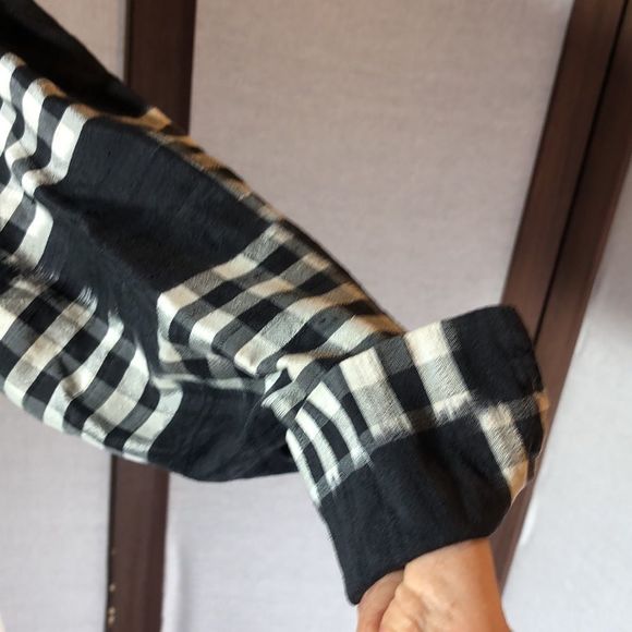 Chico's Design button down shirt abstract black&white check/plaid/100%silk/8or10 - Picture 10 of 14